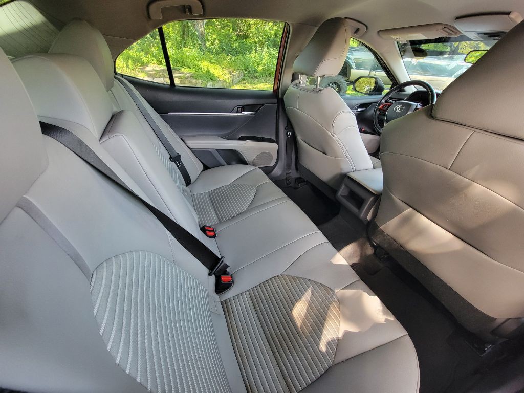 2019 Toyota Camry Image 32