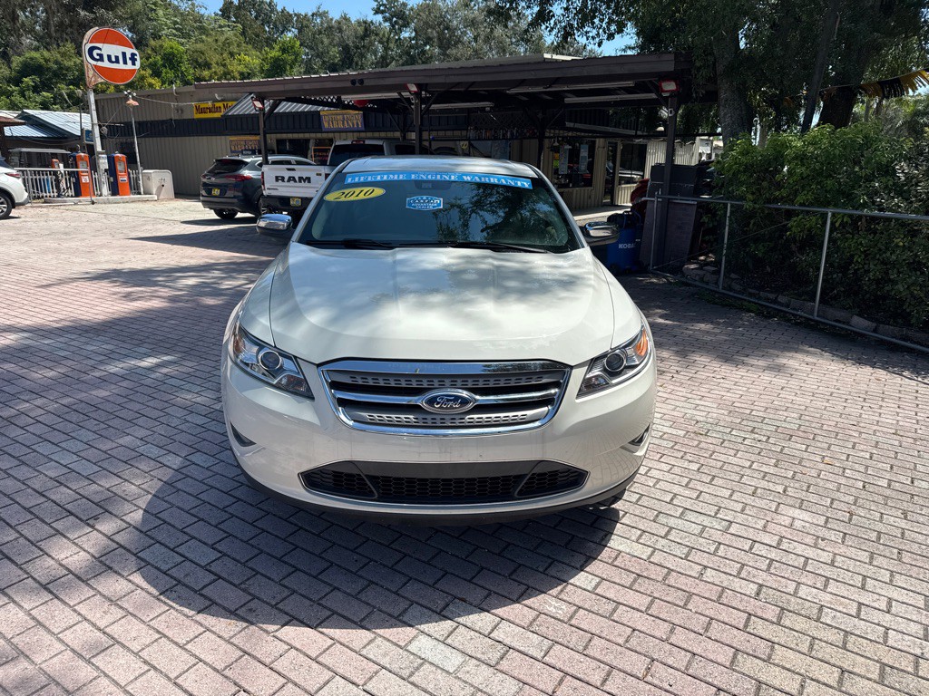 2010 Ford Taurus Image 2