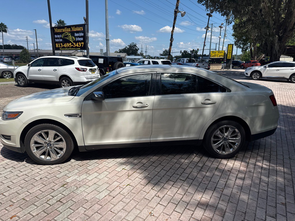 2010 Ford Taurus Image 4