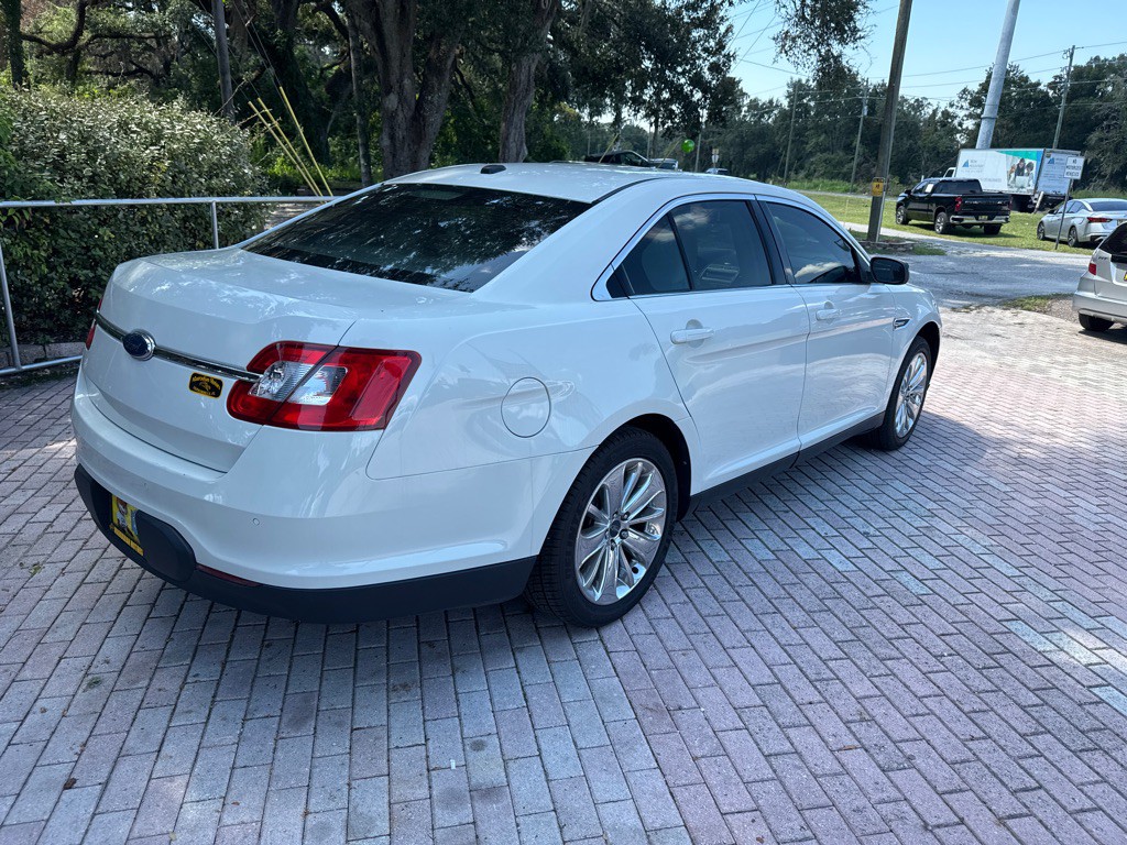 2010 Ford Taurus Image 7