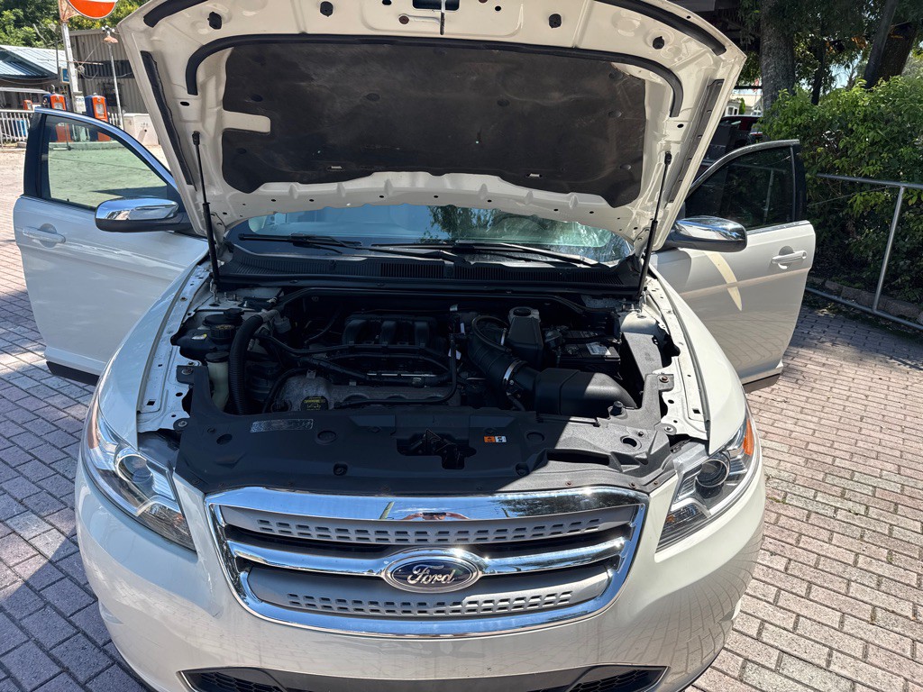 2010 Ford Taurus Image 20