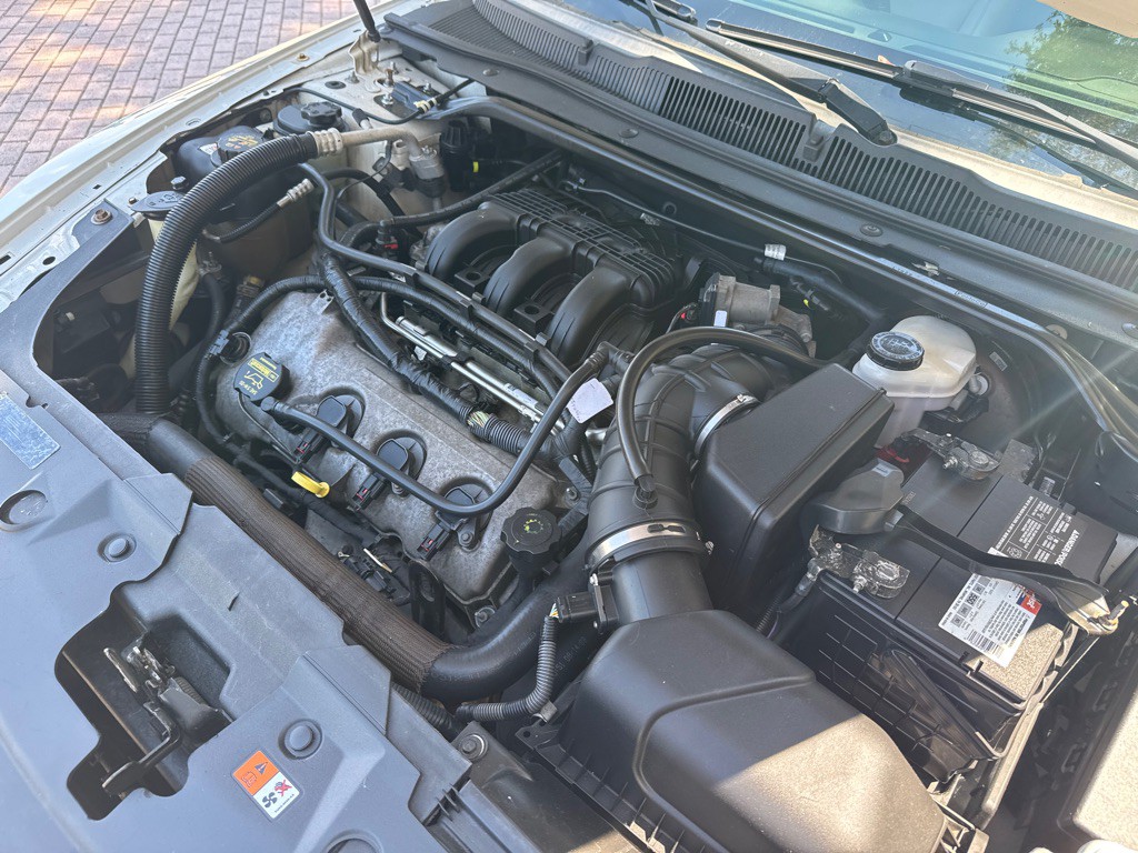 2010 Ford Taurus Image 21