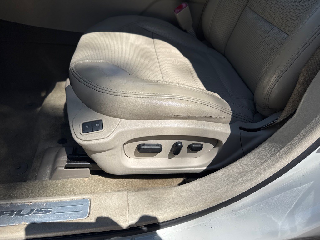 2010 Ford Taurus Image 22