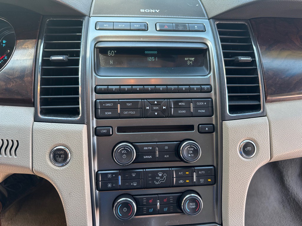 2010 Ford Taurus Image 25