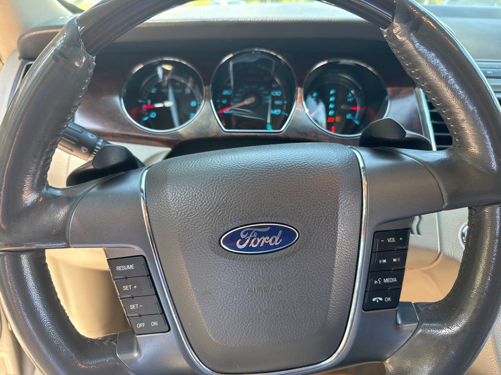 2010 Ford Taurus Image 26