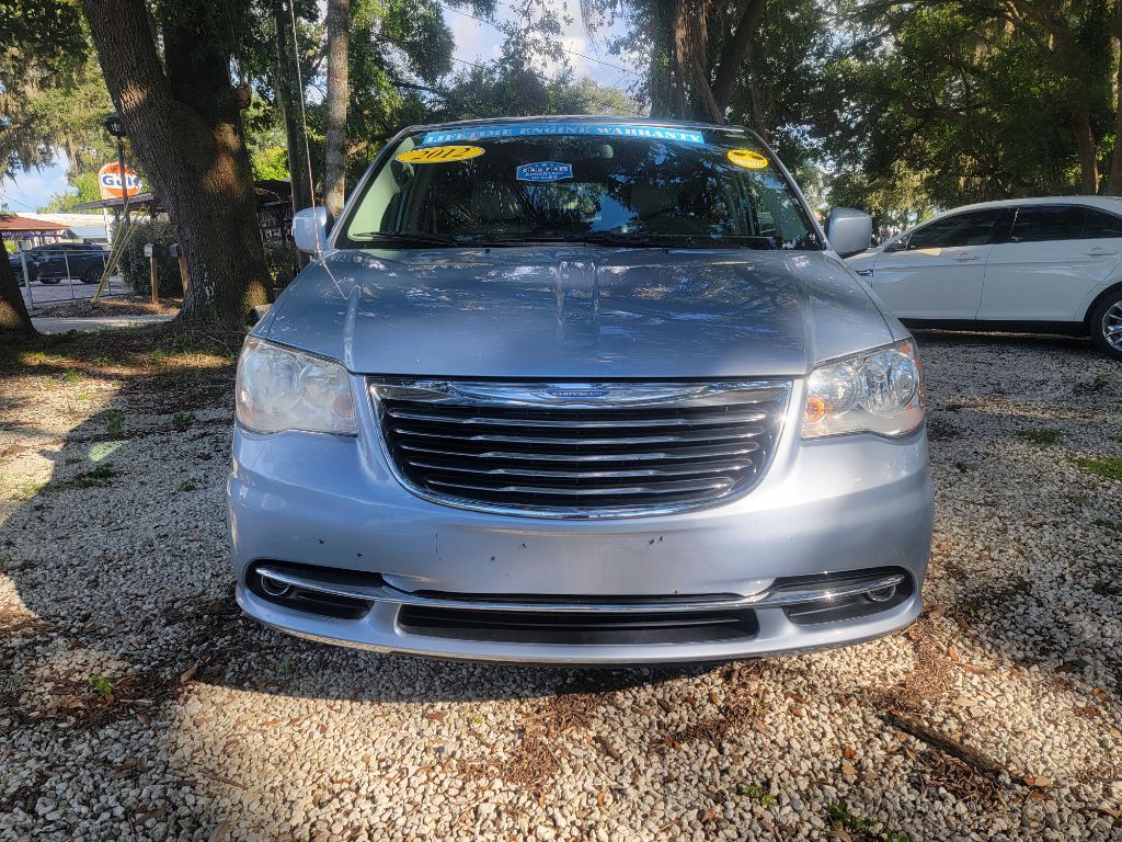 2012 Chrysler Town & Country Image 2