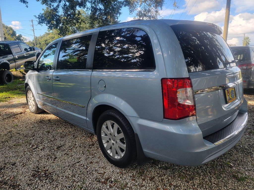 2012 Chrysler Town & Country Image 5