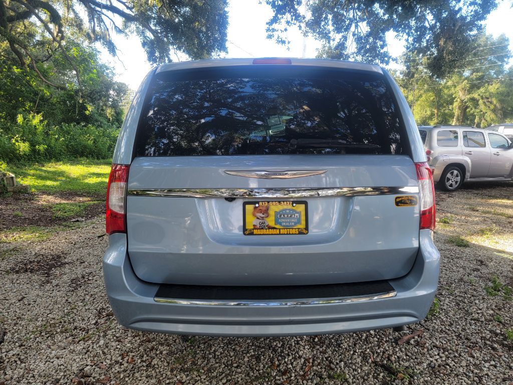 2012 Chrysler Town & Country Image 6