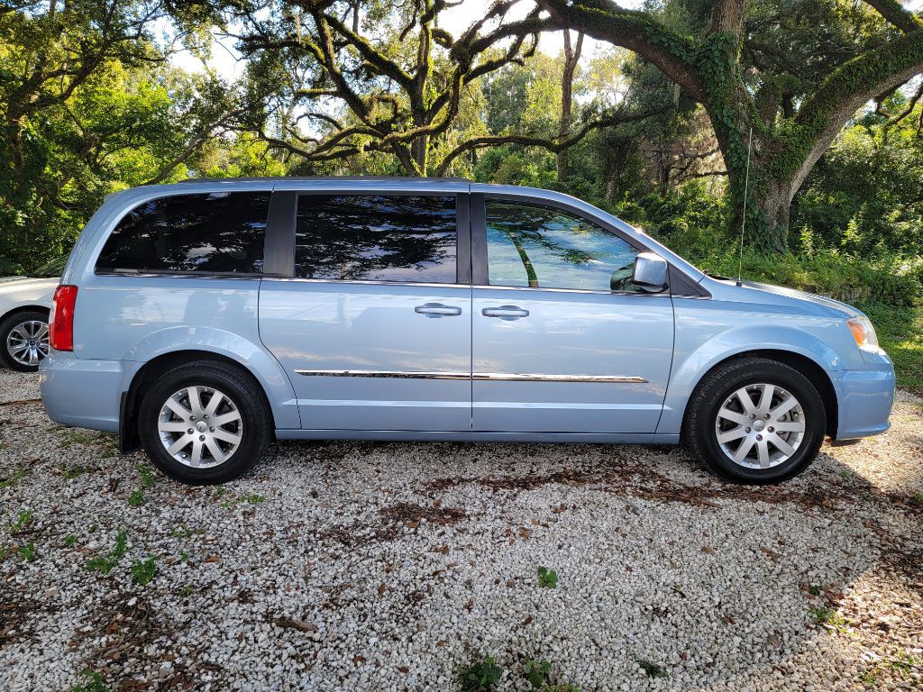 2012 Chrysler Town & Country Image 7