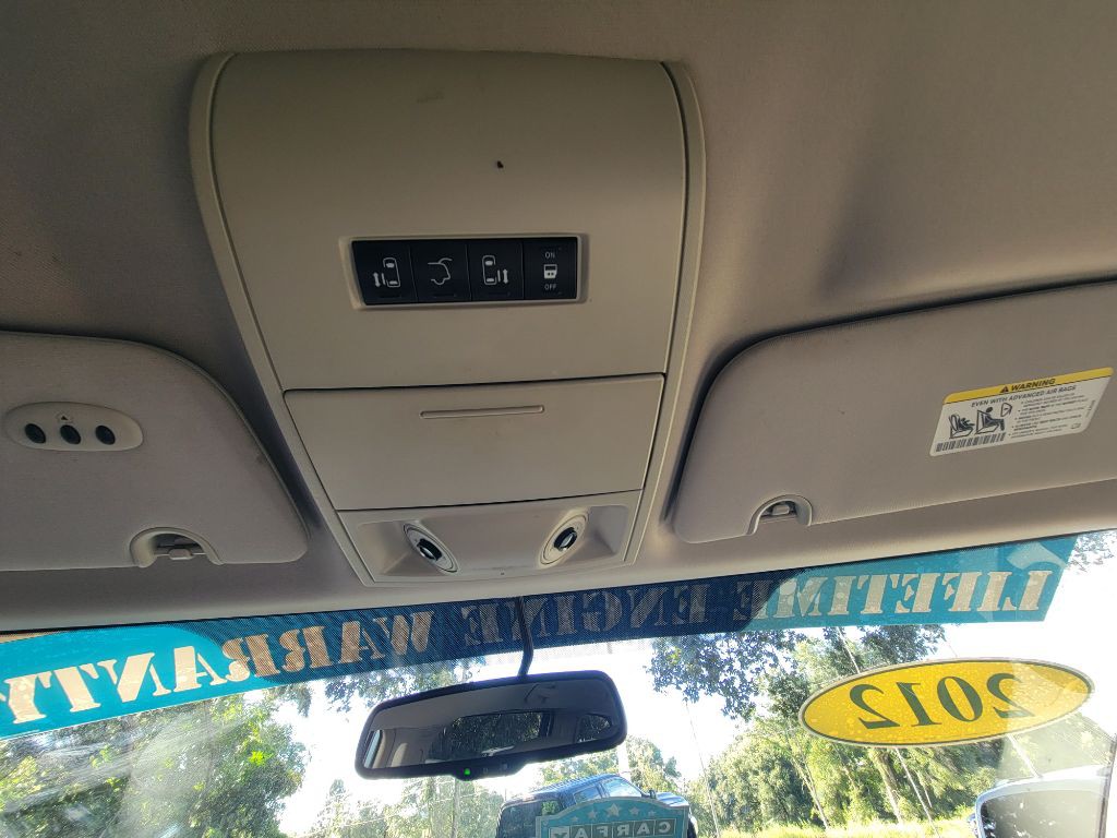 2012 Chrysler Town & Country Image 20