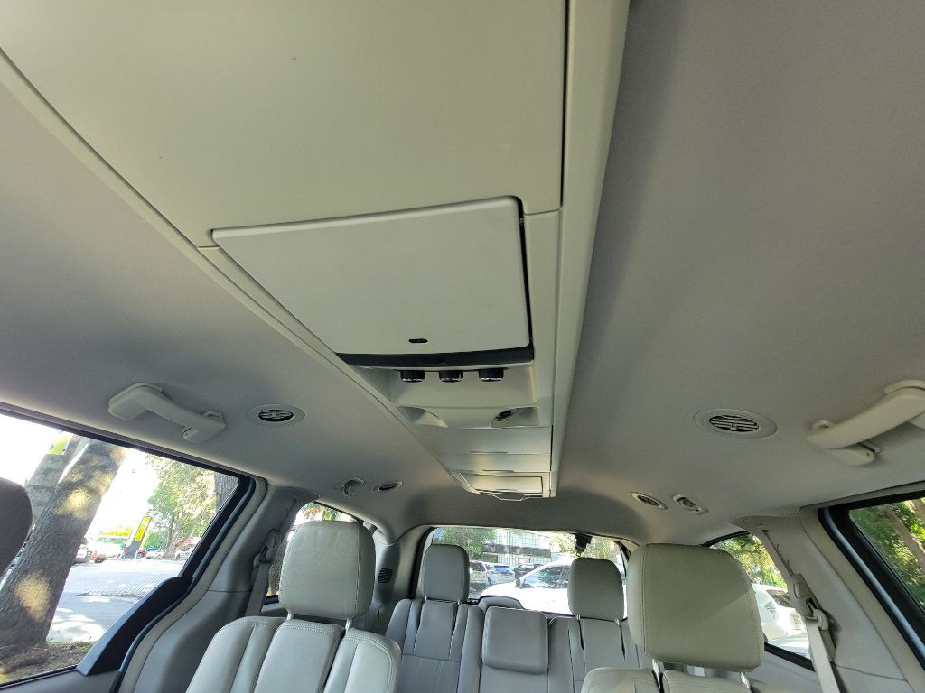 2012 Chrysler Town & Country Image 22