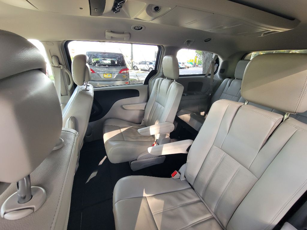 2012 Chrysler Town & Country Image 26