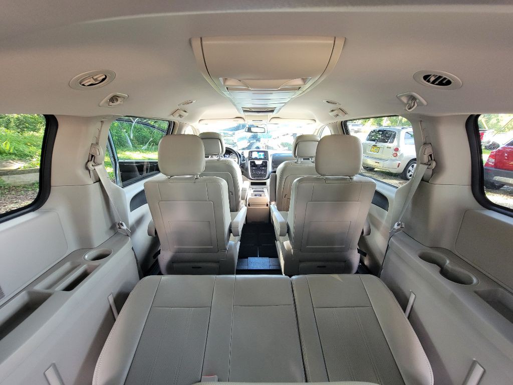 2012 Chrysler Town & Country Image 29