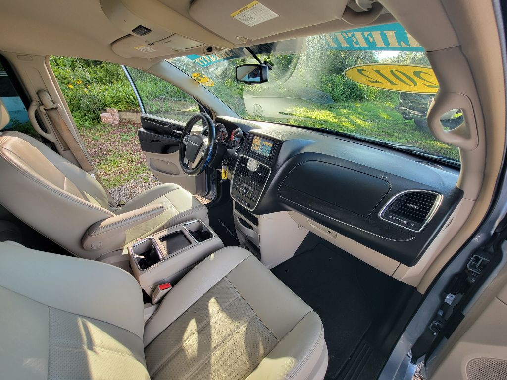 2012 Chrysler Town & Country Image 30