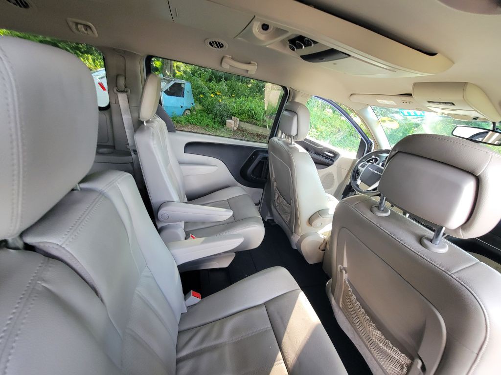 2012 Chrysler Town & Country Image 33