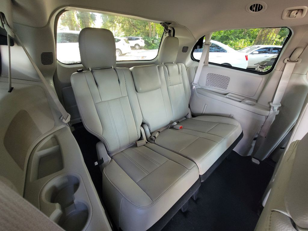 2012 Chrysler Town & Country Image 35