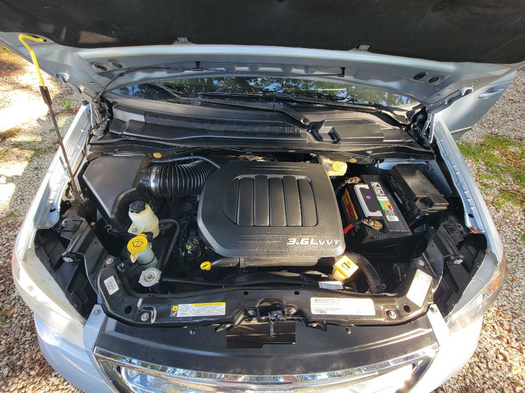 2012 Chrysler Town & Country Image 36