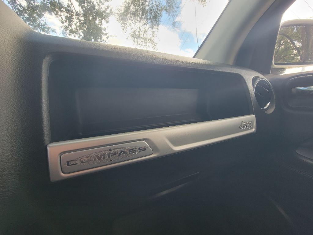 2014 Jeep Compass Image 24