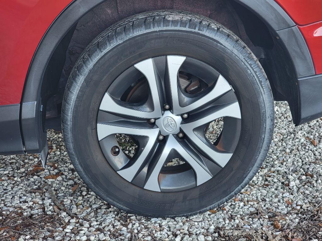 2017 Toyota Rav4 Image 13