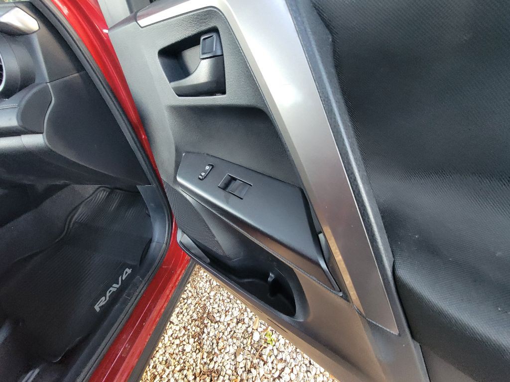 2017 Toyota Rav4 Image 31
