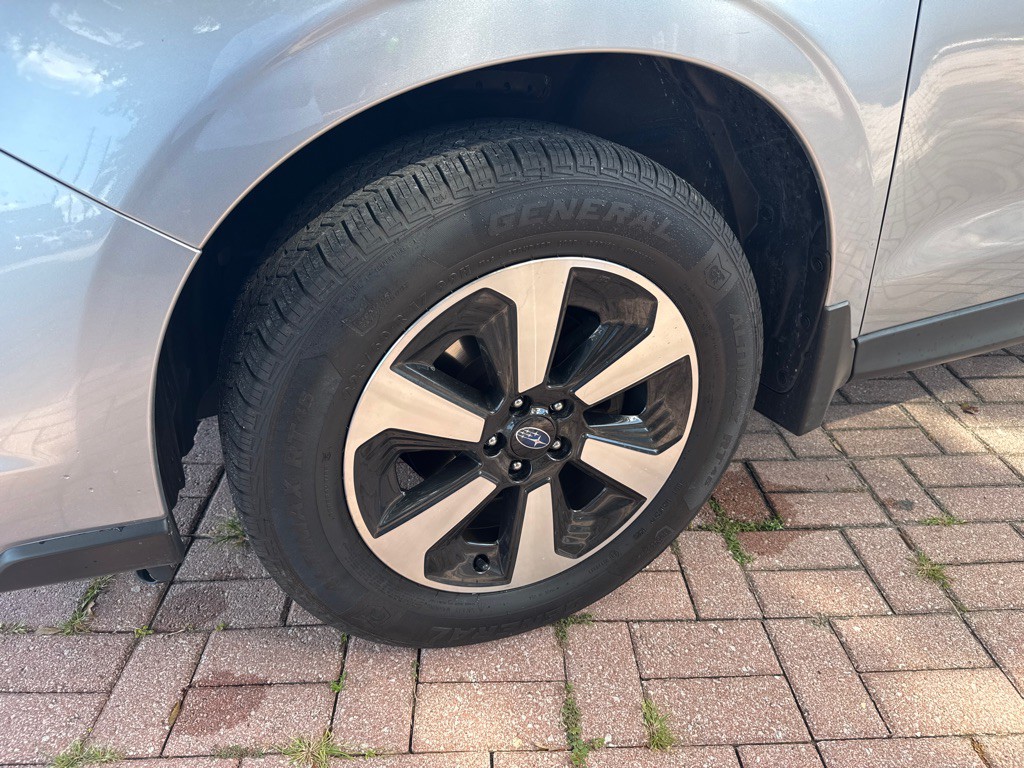 2018 Subaru Forester Image 10