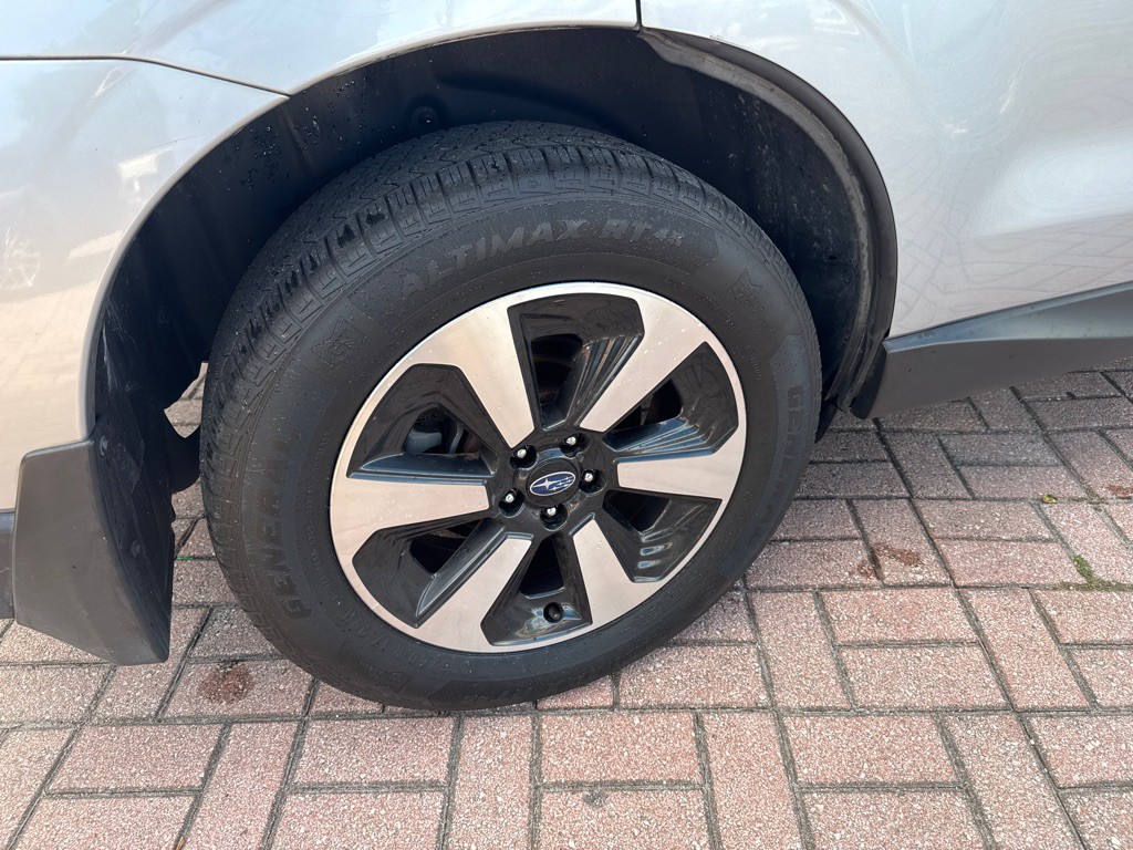 2018 Subaru Forester Image 12