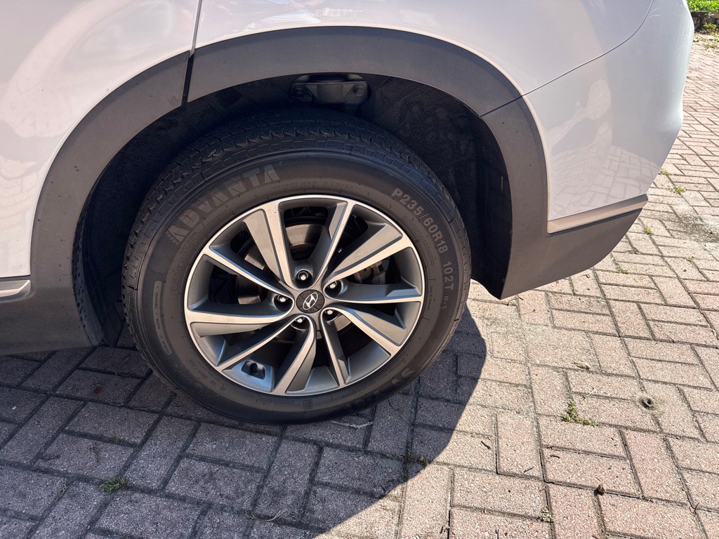 2019 Hyundai Santa Fe Image 12