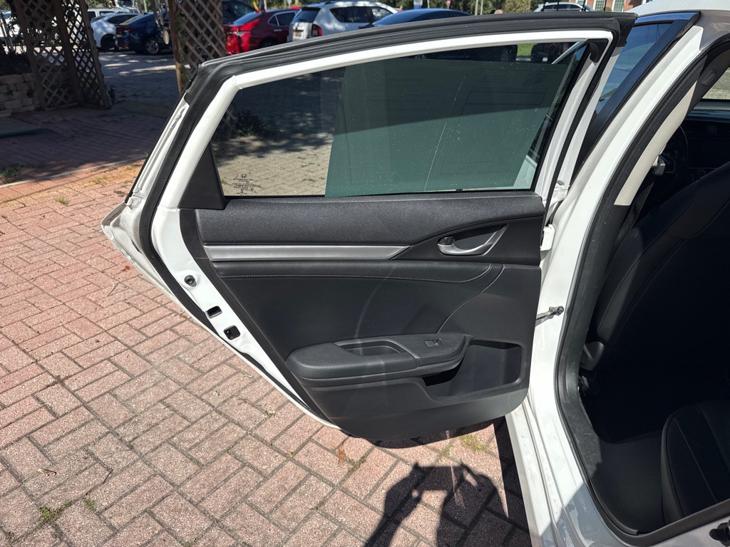 2016 Honda Civic Image 18