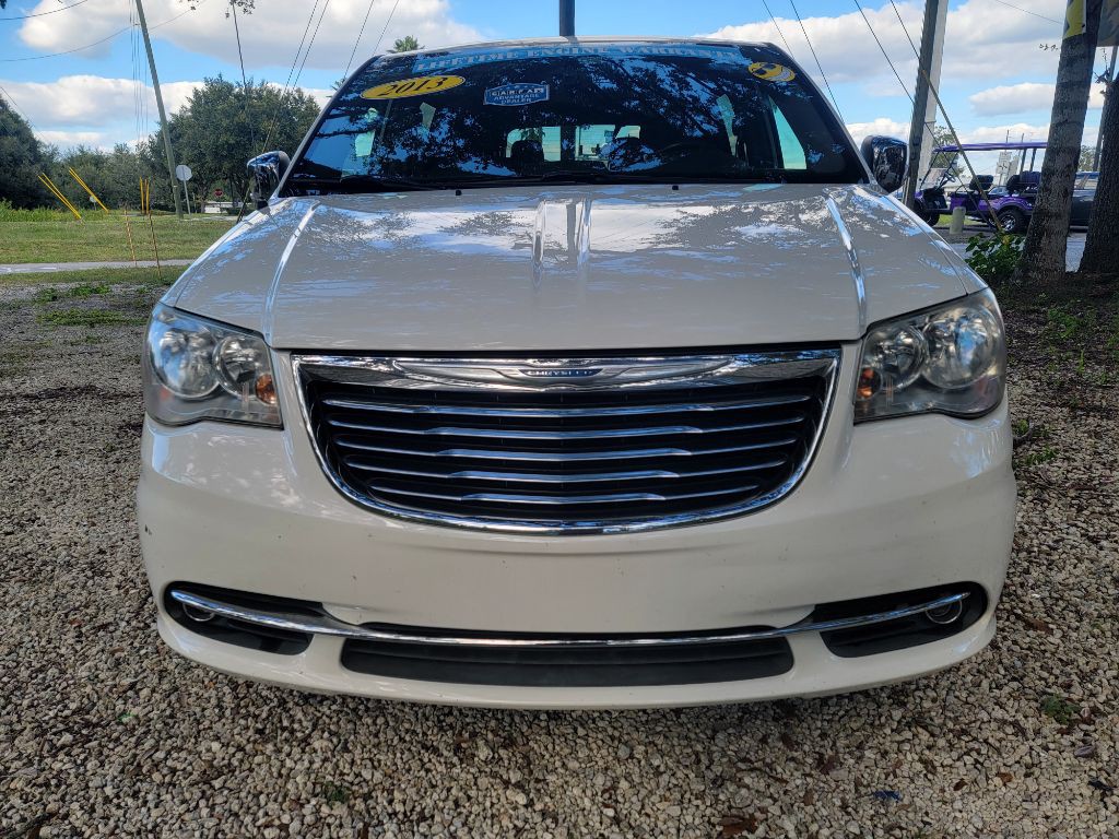 2013 Chrysler Town & Country Image 4