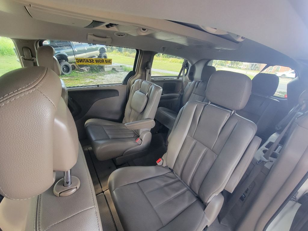 2013 Chrysler Town & Country Image 18