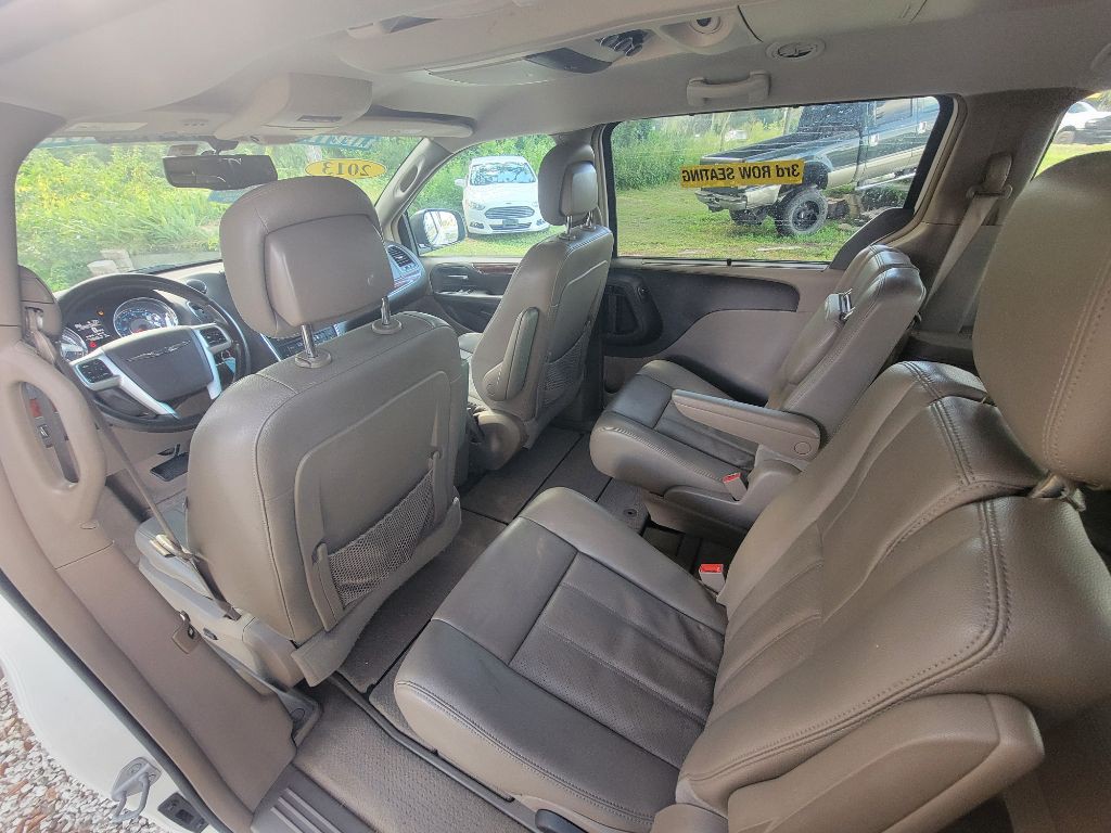 2013 Chrysler Town & Country Image 19