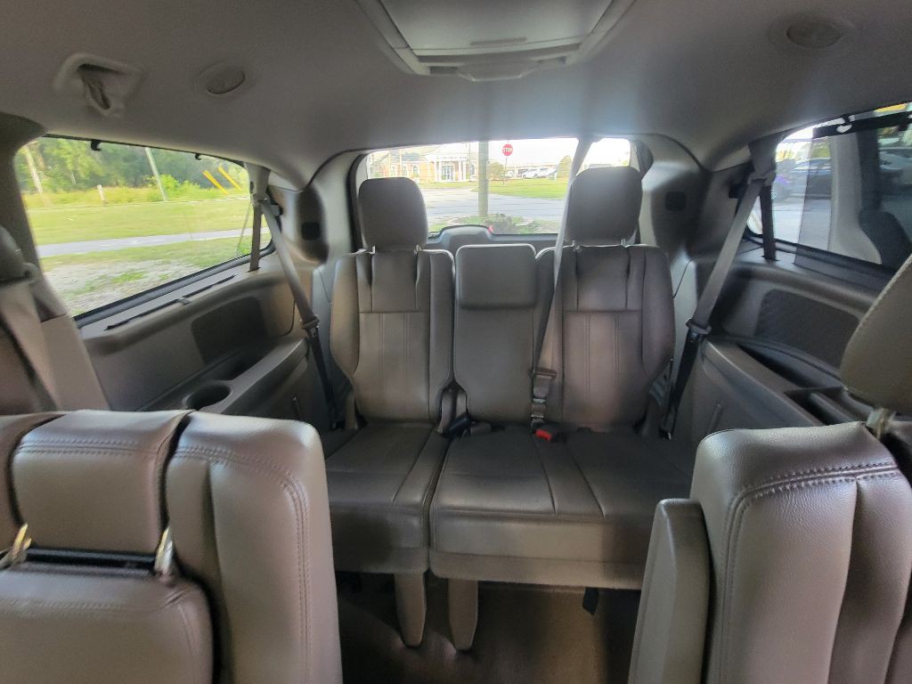 2013 Chrysler Town & Country Image 20