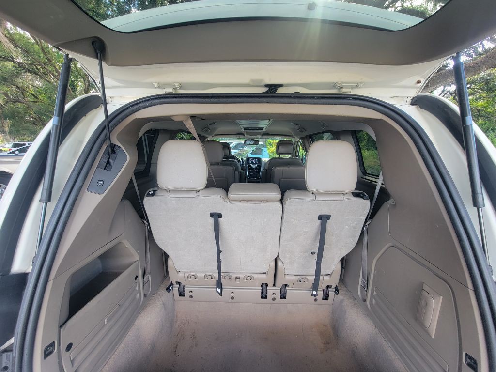 2013 Chrysler Town & Country Image 22