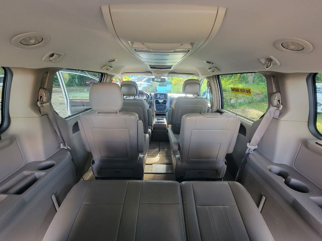 2013 Chrysler Town & Country Image 23