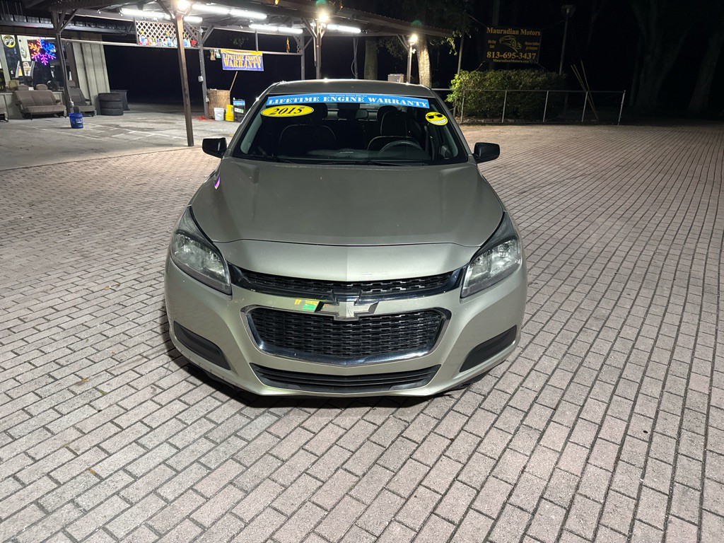 2015 Chevrolet Malibu Image 2