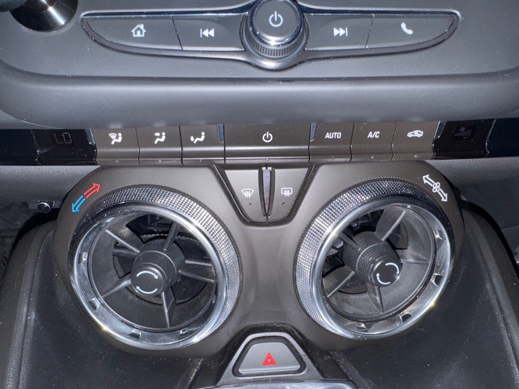 2017 Chevrolet Camaro Image 25