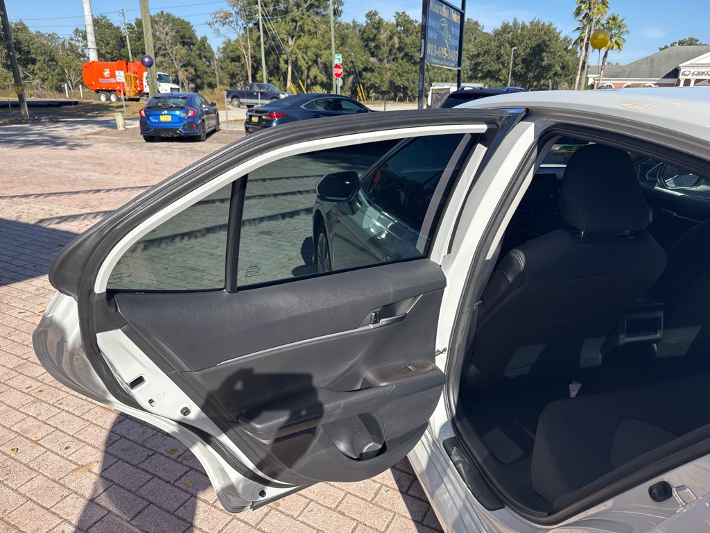 2023 Toyota Camry Image 19