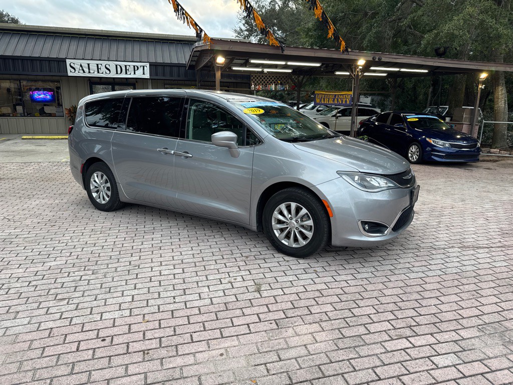 2019 Chrysler Pacifica Image 1