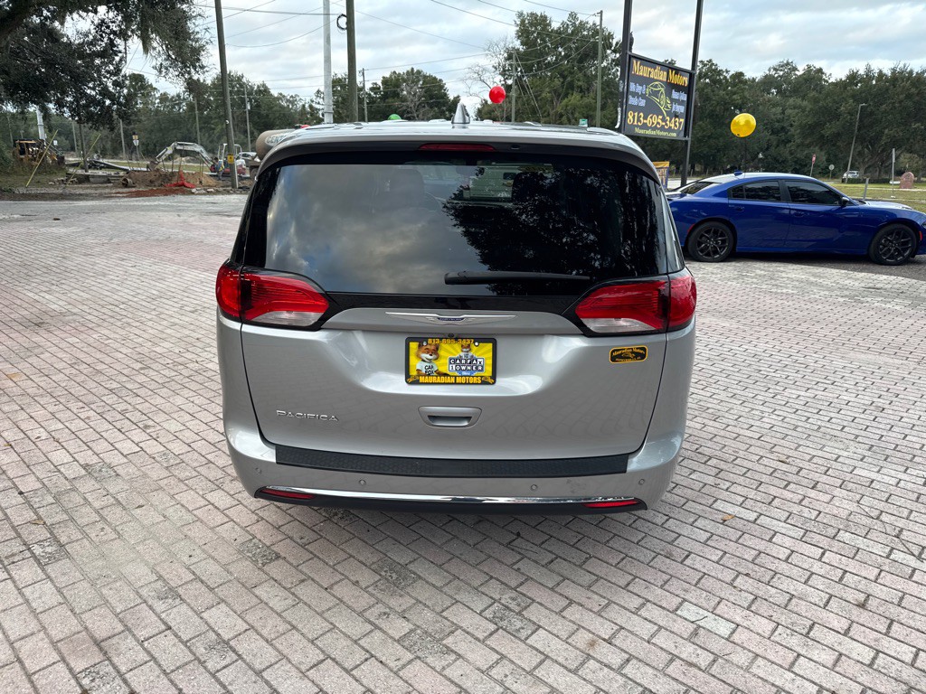 2019 Chrysler Pacifica Image 8