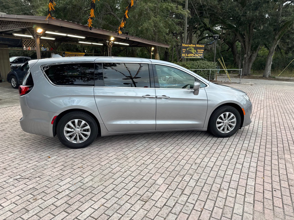 2019 Chrysler Pacifica Image 10