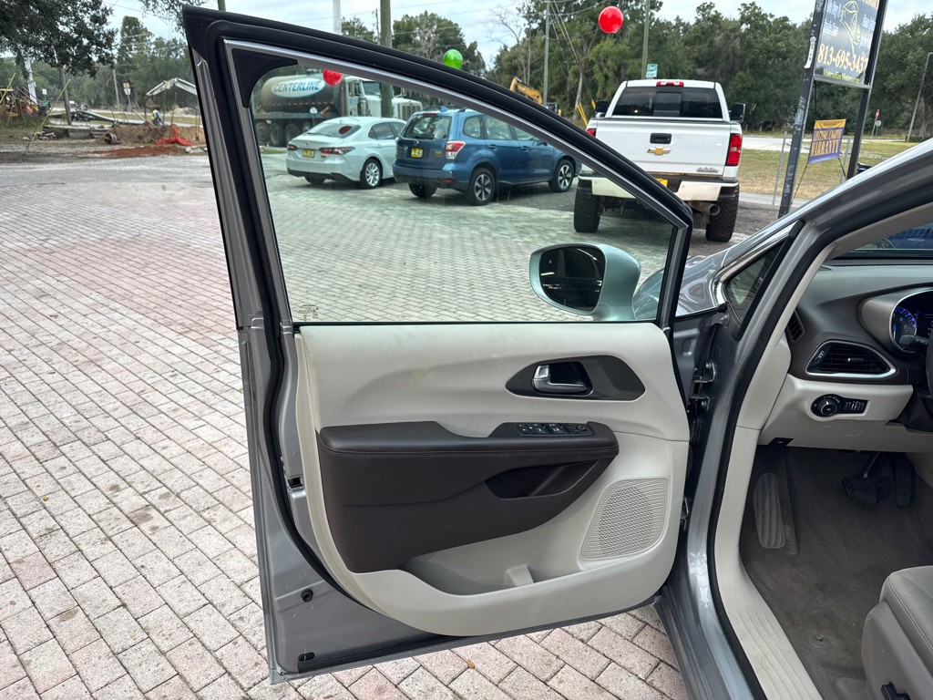 2019 Chrysler Pacifica Image 20