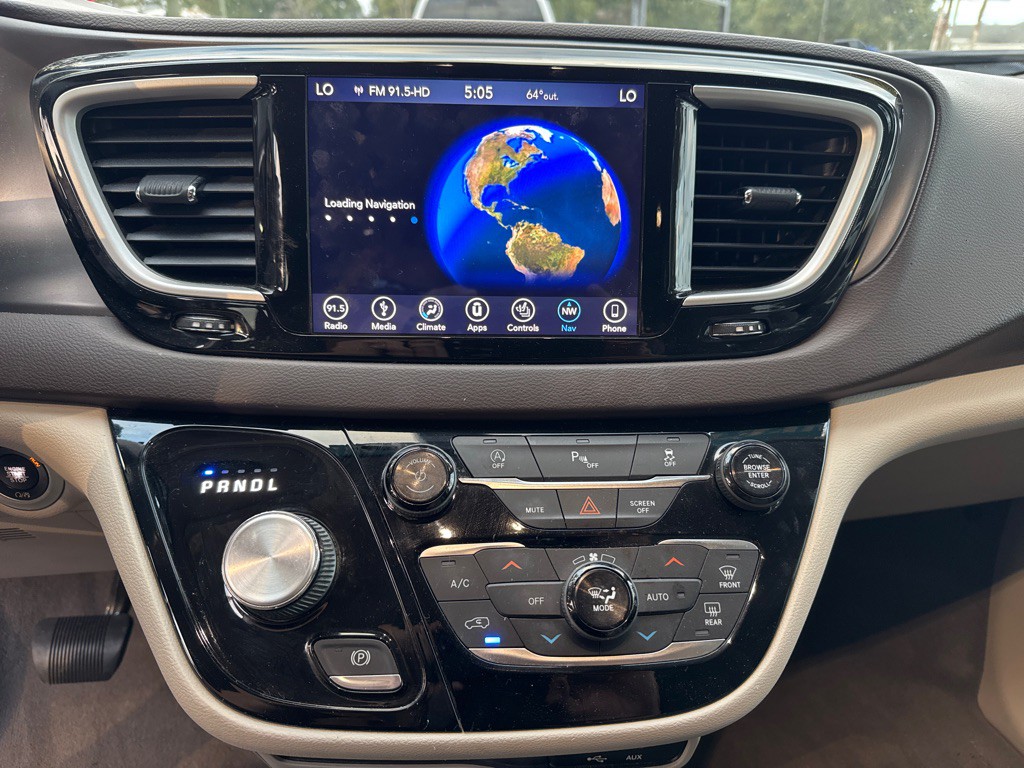2019 Chrysler Pacifica Image 32