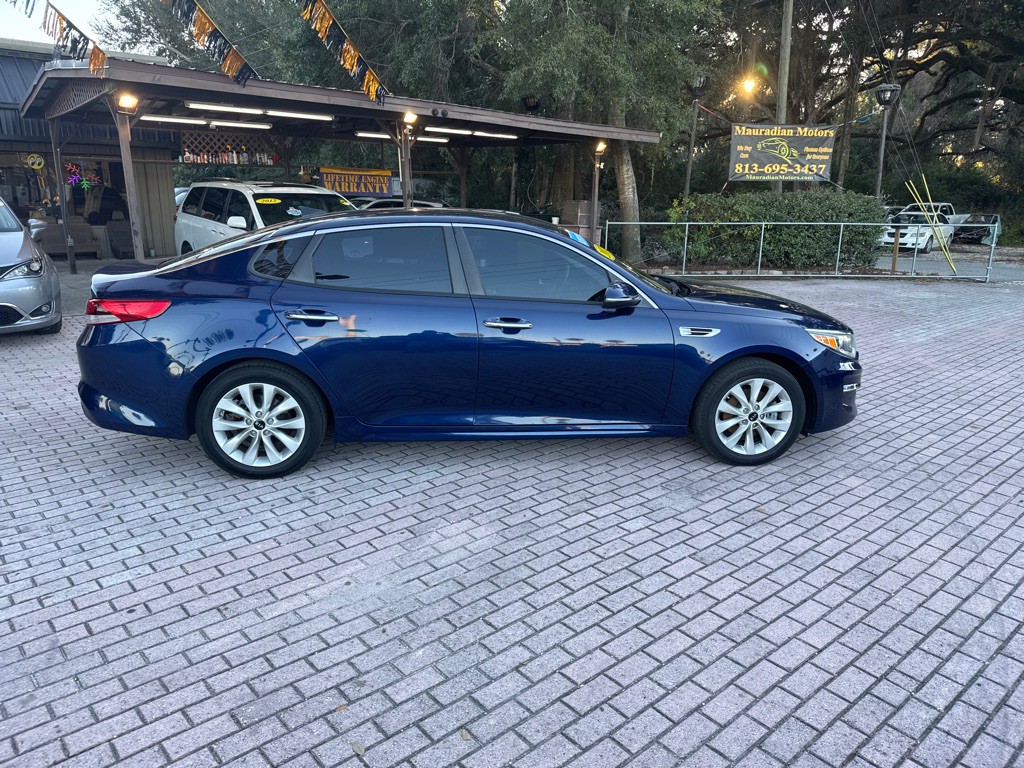 2017 Kia Optima Image 8