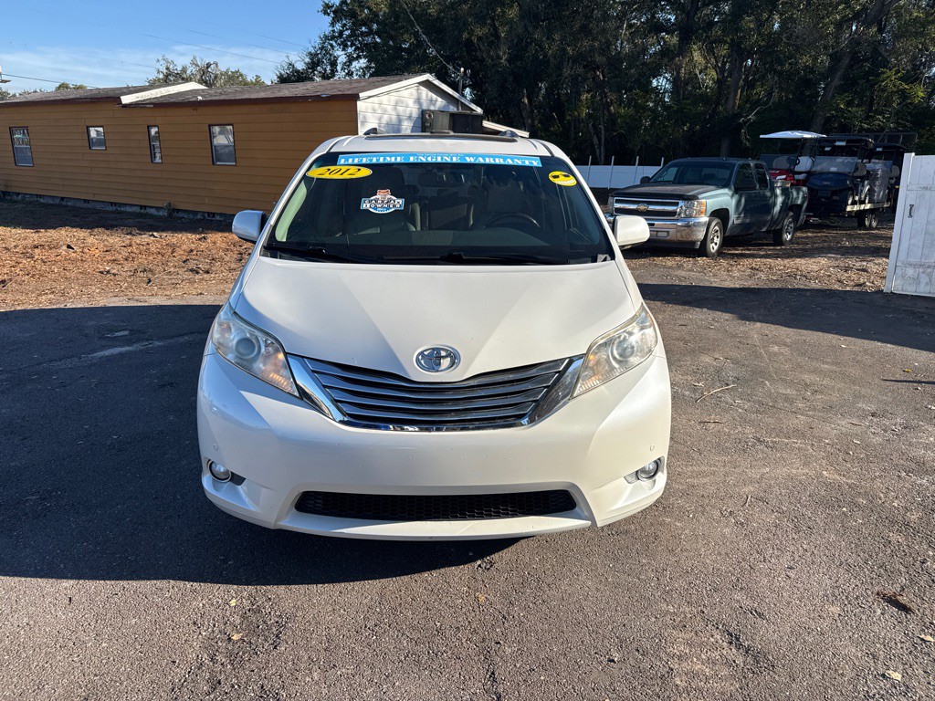 2012 Toyota Sienna Image 2