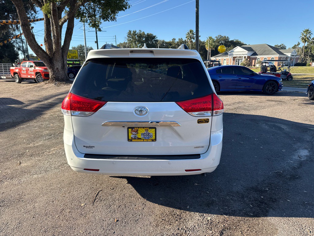 2012 Toyota Sienna Image 6