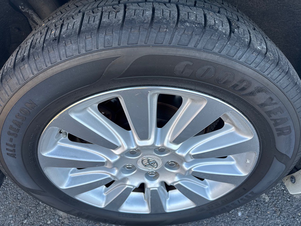 2012 Toyota Sienna Image 8