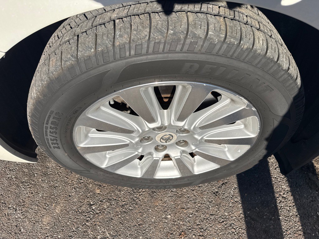 2012 Toyota Sienna Image 10