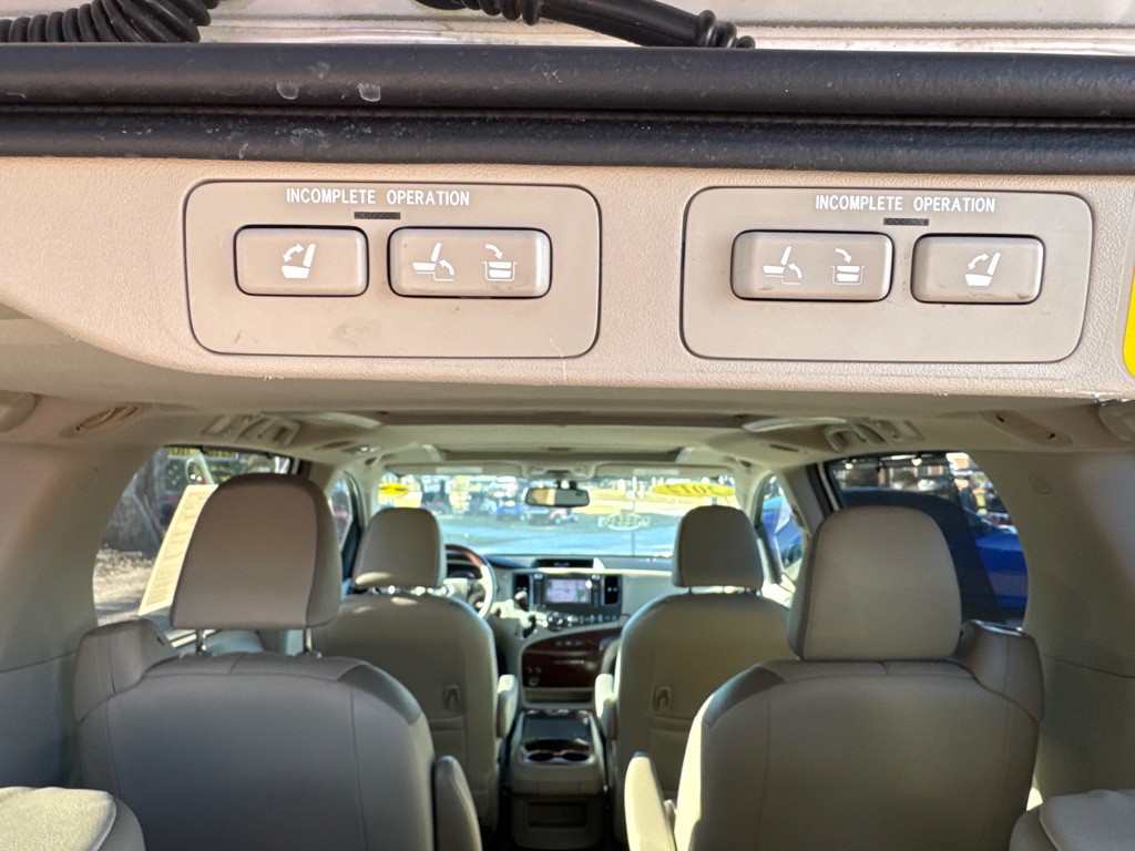 2012 Toyota Sienna Image 13