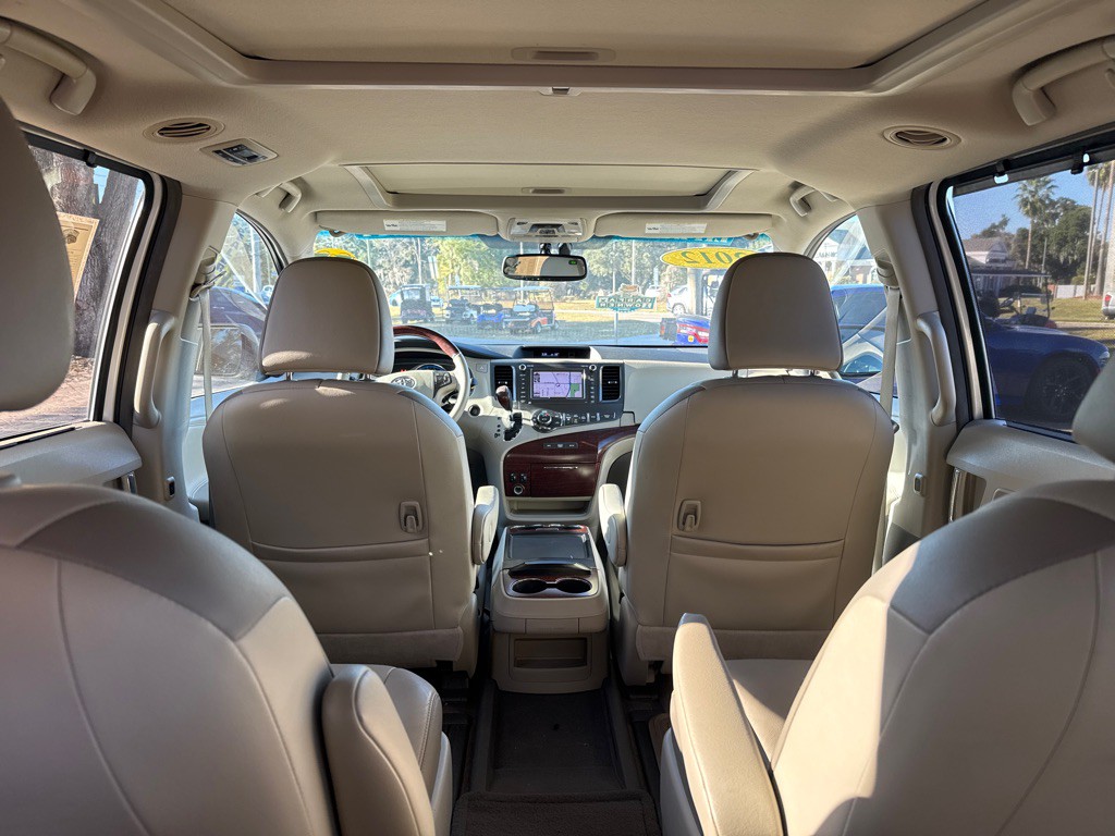 2012 Toyota Sienna Image 15