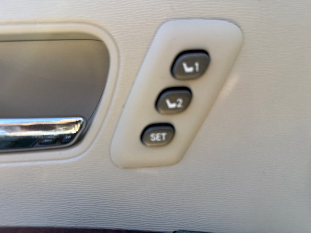 2012 Toyota Sienna Image 21